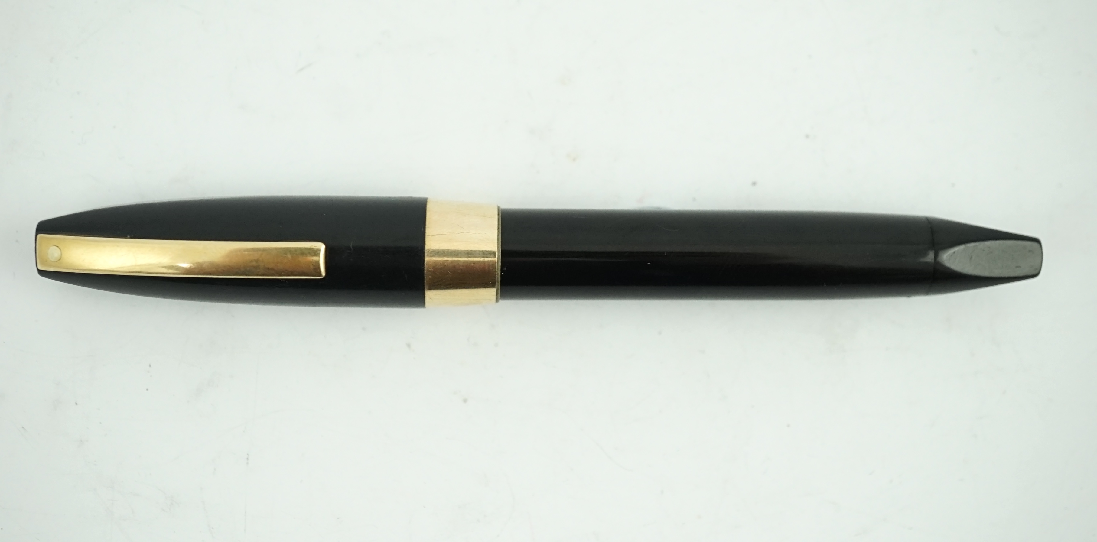 A Cross fountain pen plus two other pens (3)